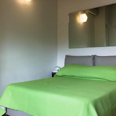 Апартаменты Stylish Penthouse With Terrace In Trastevere Рим