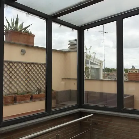 Stylish Penthouse With Terrace In Trastevere Rome