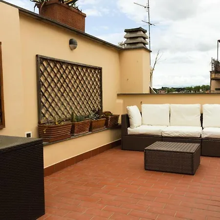 Апартаменты Stylish Penthouse With Terrace In Trastevere