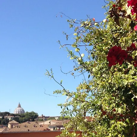 Апартаменты Stylish Penthouse With Terrace In Trastevere *